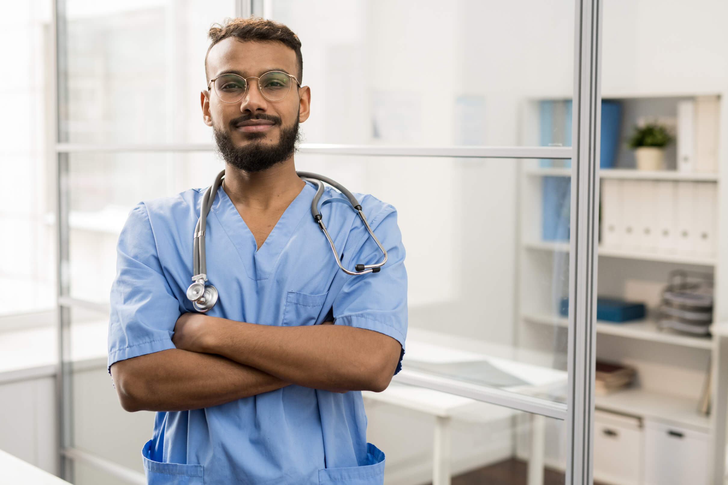 Veterinarian In Clinics 3RC8TLG